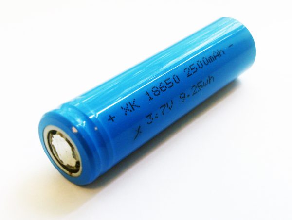 Аккумулятор цилиндрический 18650 Новый 3.7V 2500 mA/h, 1C, D=18.3 L=67.5mm Вес 46 грамм